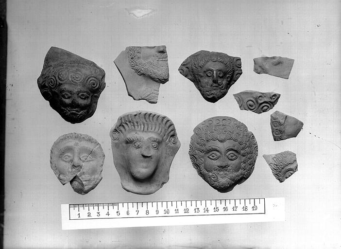 Tessons de poterie ornés