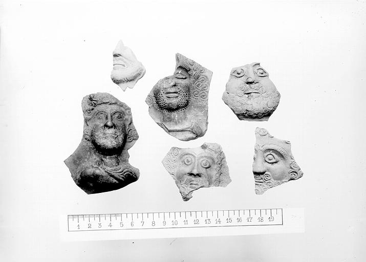 Tessons de poterie ornés