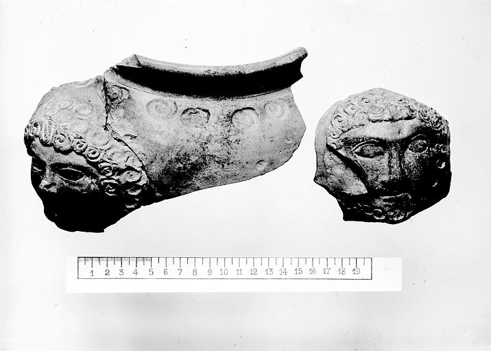 Tessons de poterie ornés
