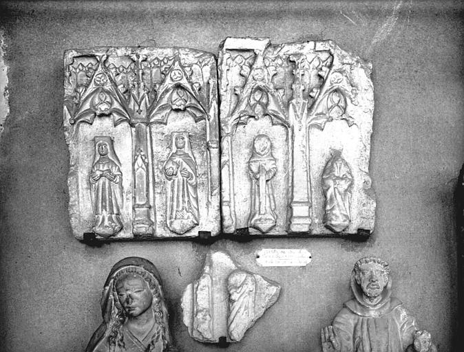 Fragment du tombeau de Pierre d'Abzac, évêque de Narbonne mort en 1052, pierre sculptée - © Ministère de la Culture (France), Médiathèque du patrimoine et de la photographie, diffusion RMN-GP