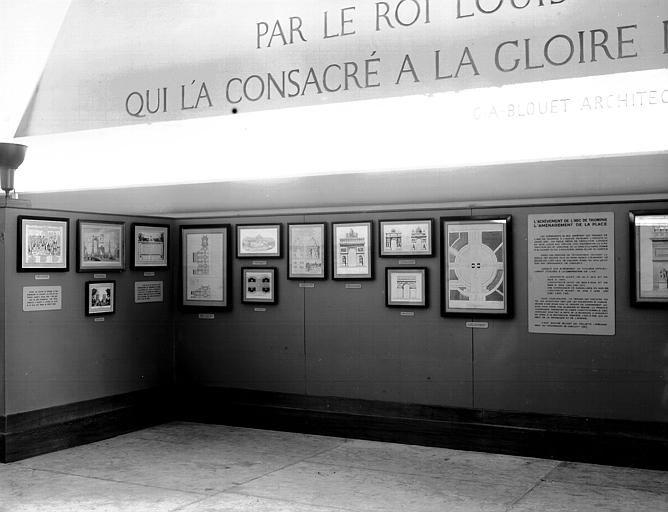 Vue d'un angle : documents sur l'achévement de l'arc et l'aménagement de la place