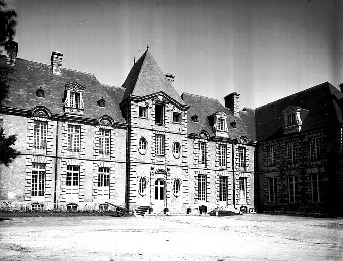 Corps central du bâtiment sur la cour d'honneur