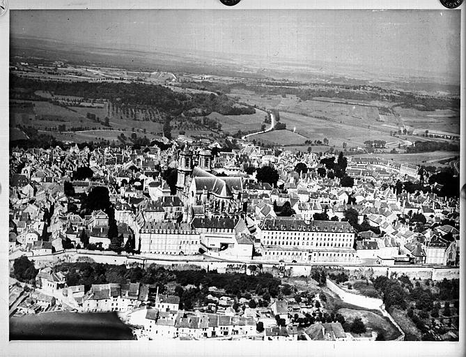 Vue aérienne prise le 5 août 1937 à 10 h15, 100 mètres, 26 à main, observation de Saint-Verney