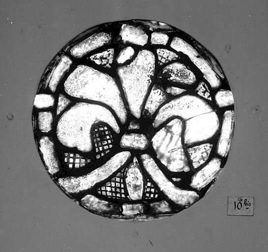 Vitrail, grisaille cistercienne : panneau circulaire