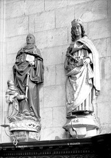 Croisillon sud, statue en pierre : saint Marcoul et de saint Riquier