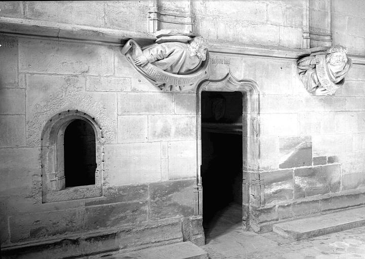 Chapelle de Bourbon : intérieur, porte latérale sud