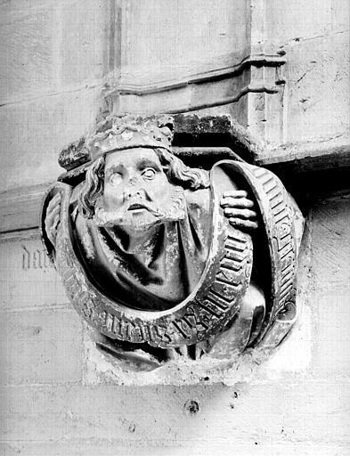 Chapelle de Bourbon : intérieur, culot à personnage, tête de Roi (David supposé), abside