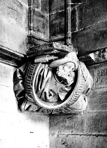 Chapelle de Bourbon : intérieur, culot à personnage, buste de prophète