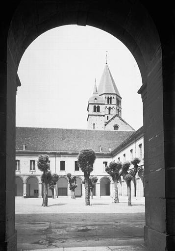 Bâtiments conventuels, cour d'honneur, angle nord-est