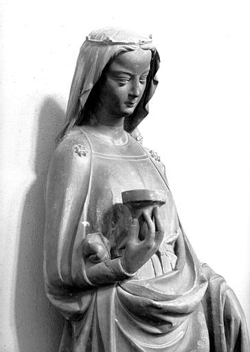 Statue en pierre, provenant du portail sud de la façade de la cathédrale : Vierge sage