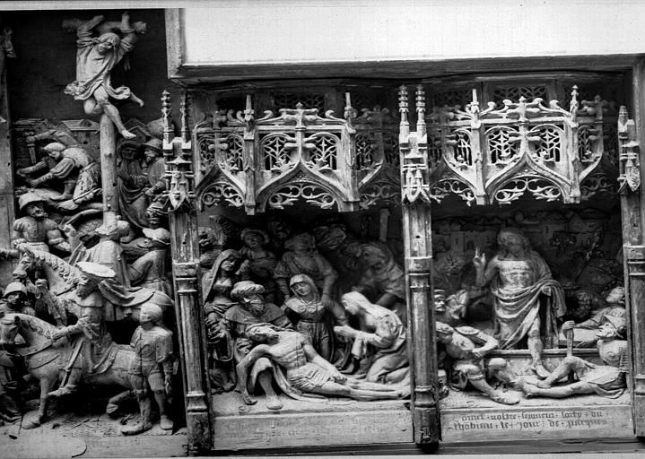 Retable en bois sculpté, école flamande, partie à senestre : Déposition de Croix, Résurrection