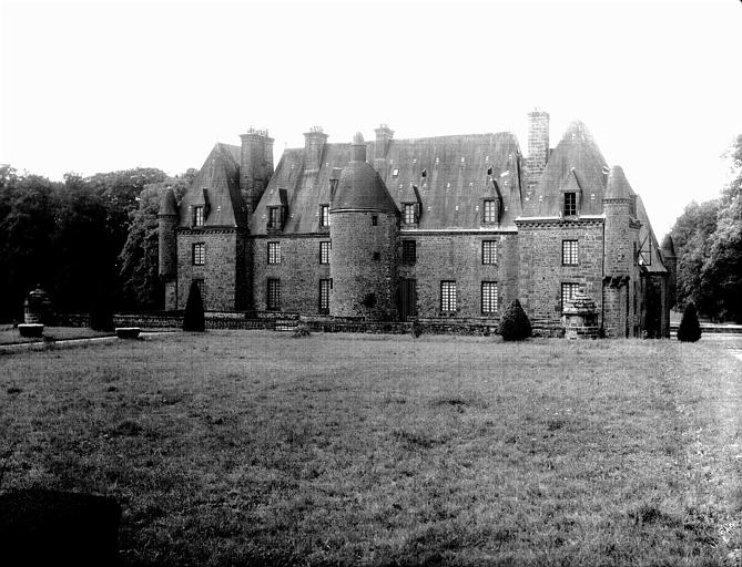 Bâtiment central, côté parc