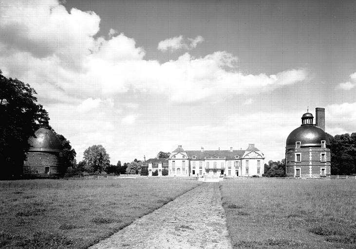 Ensemble vers la façade principale