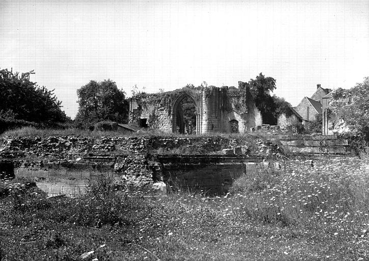 Ancienne abbatiale : nef et croisillon nord, vers le nord-ouest