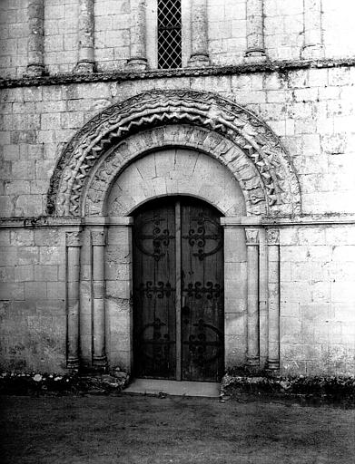 Portail de la façade ouest, restauration terminée