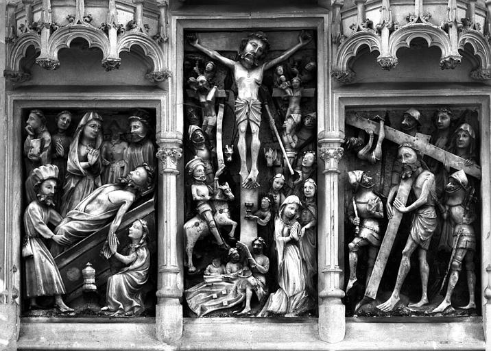 Triptyque en albâtre anglais : Portement de Croix, Crucifixion, Mise au Tombeau