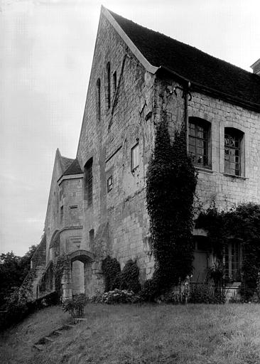 Bâtiment parallèle au réfectoire