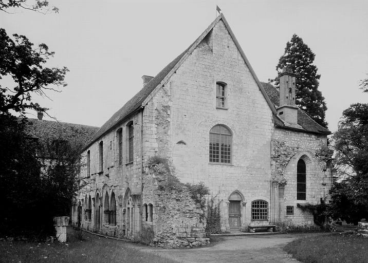 Bâtiment qui limitait une galerie du cloître