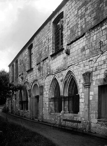 Bâtiment qui limitait une galerie du cloître