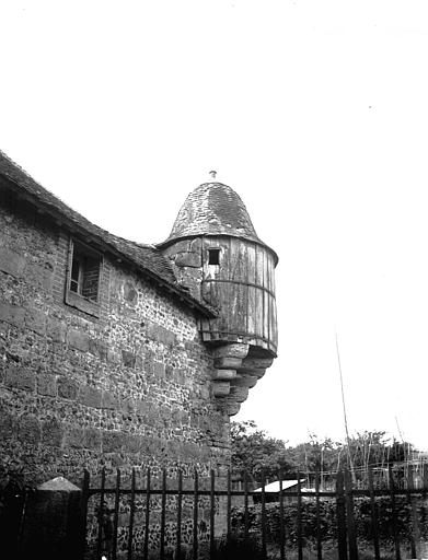 Anciens bâtiments conventuels : tourelle d'angle du mur d'enceinte