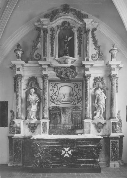Autel et retable de saint Michel, tabernacle, 2 statues : Saint Etienne, Saint Sébastien
