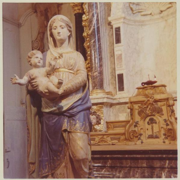 statue : Vierge à l'enfant, vue générale