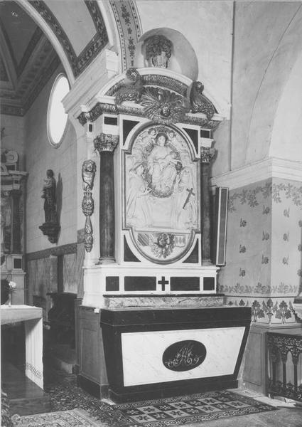 Retable du Rosaire, bas-relief : la Vierge du Rosaire entre saint Dominique et sainte Catherine