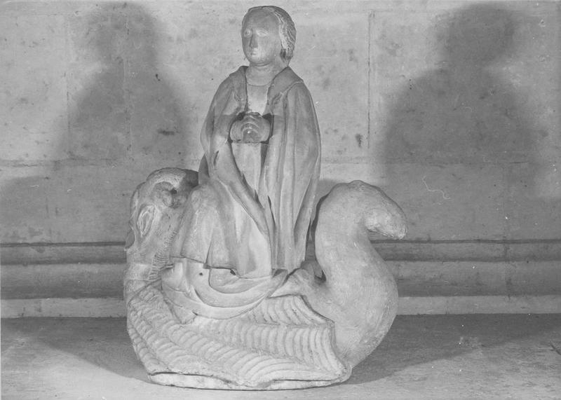 statue : sainte Marguerite, vue générale