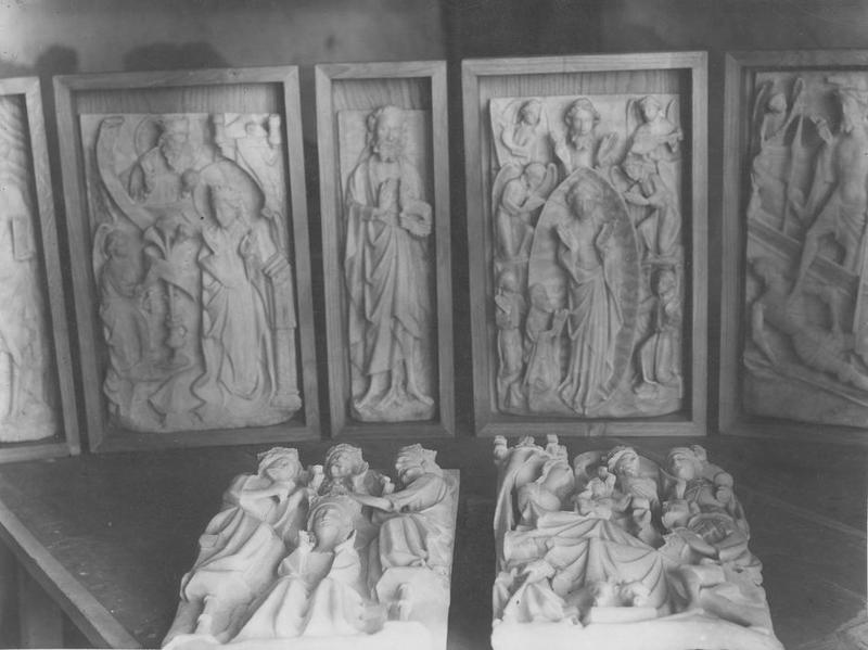 bas-reliefs : Sènes de la vie du Christ, vue partielle