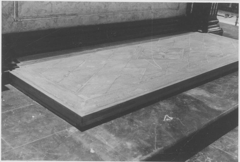 autel (maître-autel), estrade, vue générale
