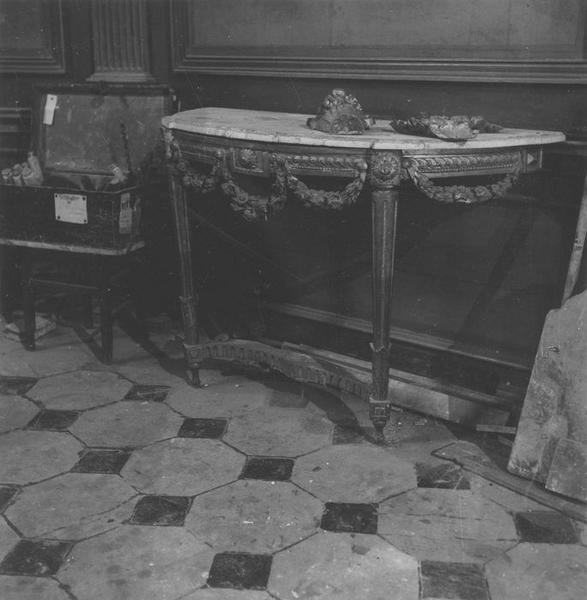 console, vue générale - © Ministère de la Culture (France), Médiathèque du patrimoine et de la photographie (objets mobiliers), tous droits réservés