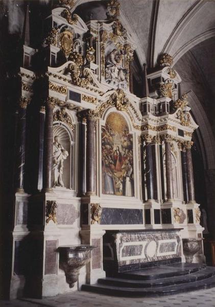 autel, retable, 3 statues : La Trinité, Saint Pierre, Saint Jean l'Evangéliste (maître-autel), vue générale