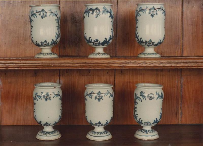 pots à pharmacie (pots-canons), vue générale - © Ministère de la Culture (France), Médiathèque du patrimoine et de la photographie (objets mobiliers), tous droits réservés