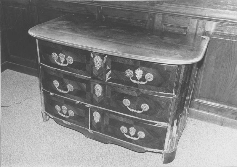 commode, vue générale - © Ministère de la Culture (France), Médiathèque du patrimoine et de la photographie (objets mobiliers), tous droits réservés