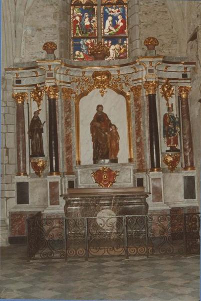 Autel et retable de saint Joseph, groupe sculpté : Saint Joseph et l'Enfant Jésus, 2 statues : Saint François d'Assise, Saint Louis, clôture de choeur (grille de communion)