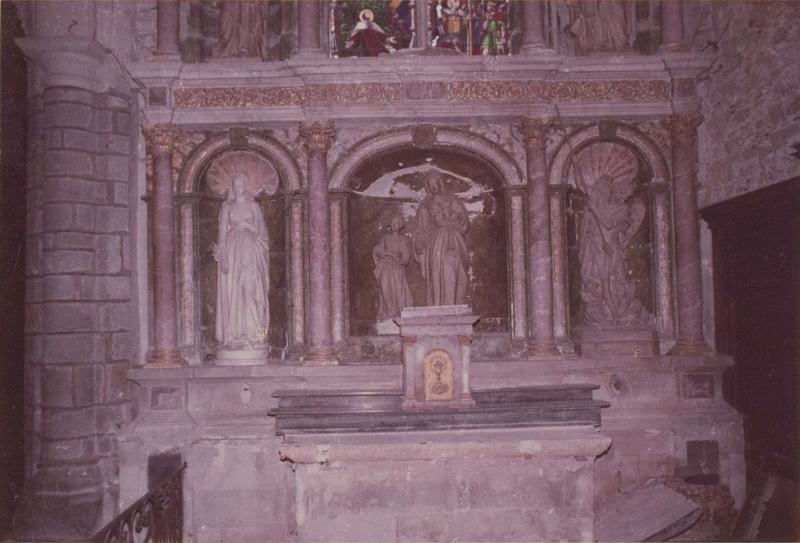 autel, retable, tabernacle, groupe sculpté : sainte Anne et la Vierge, statues : saint Michel, évêques, vue générale