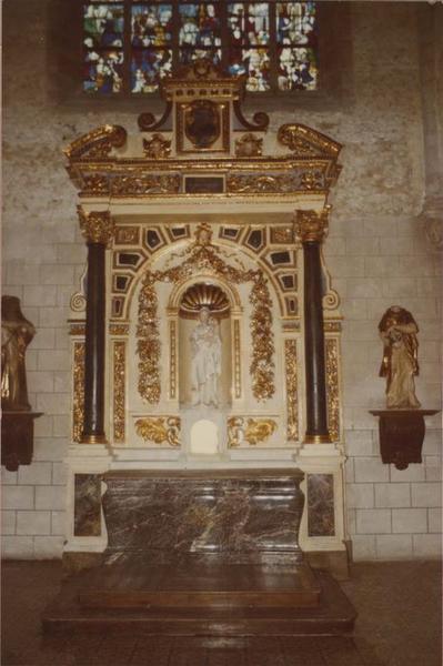 Autel, tabernacle et retable de la Vierge à l'Enfant