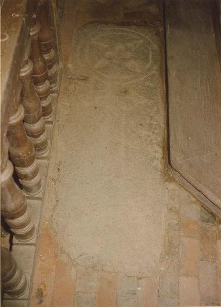 dalle funéraire : étoile inscrite dans un cercle, vue générale - © Ministère de la Culture (France), Médiathèque du patrimoine et de la photographie (objets mobiliers), tous droits réservés