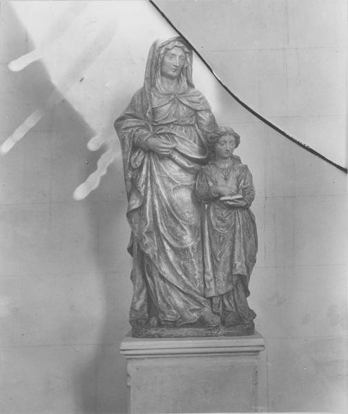 groupe sculpté : sainte Anne et la Vierge, vue générale - © Ministère de la Culture (France), Médiathèque du patrimoine et de la photographie (objets mobiliers), tous droits réservés