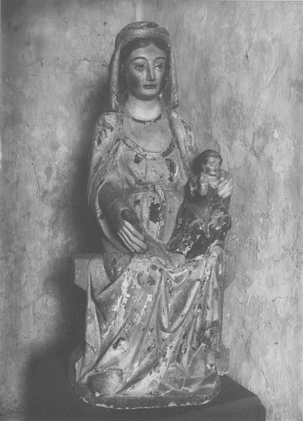 statue : Vierge assise, vue générale - © Ministère de la Culture (France), Médiathèque du patrimoine et de la photographie (objets mobiliers), tous droits réservés