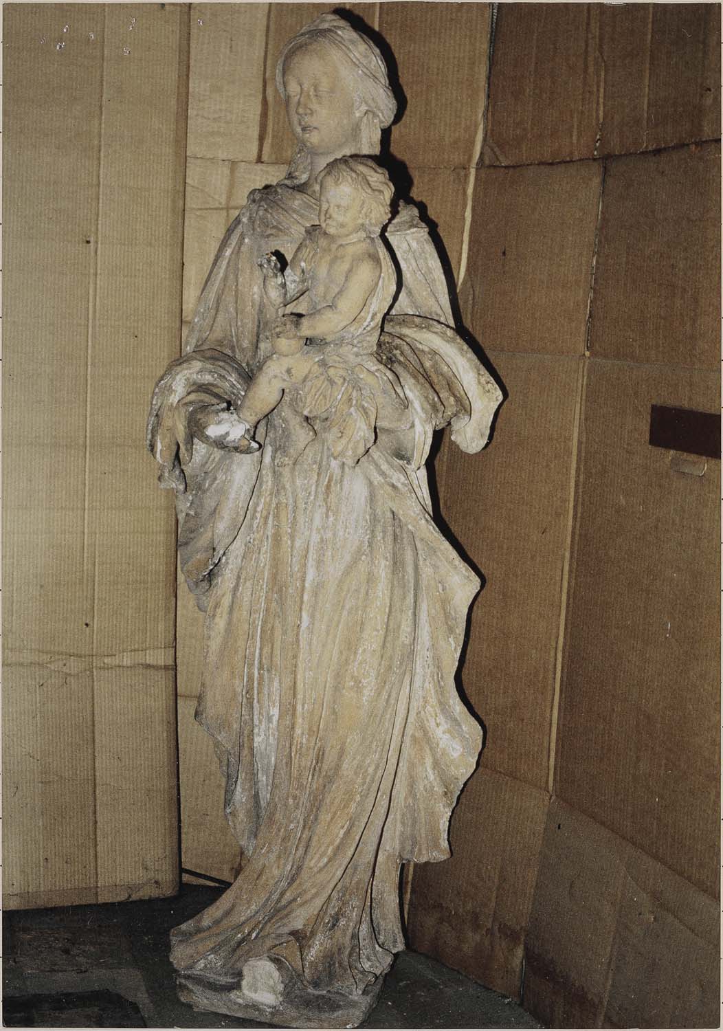 statue : Vierge à l'enfant, vue générale - © Ministère de la Culture (France), Médiathèque du patrimoine et de la photographie (objets mobiliers), tous droits réservés