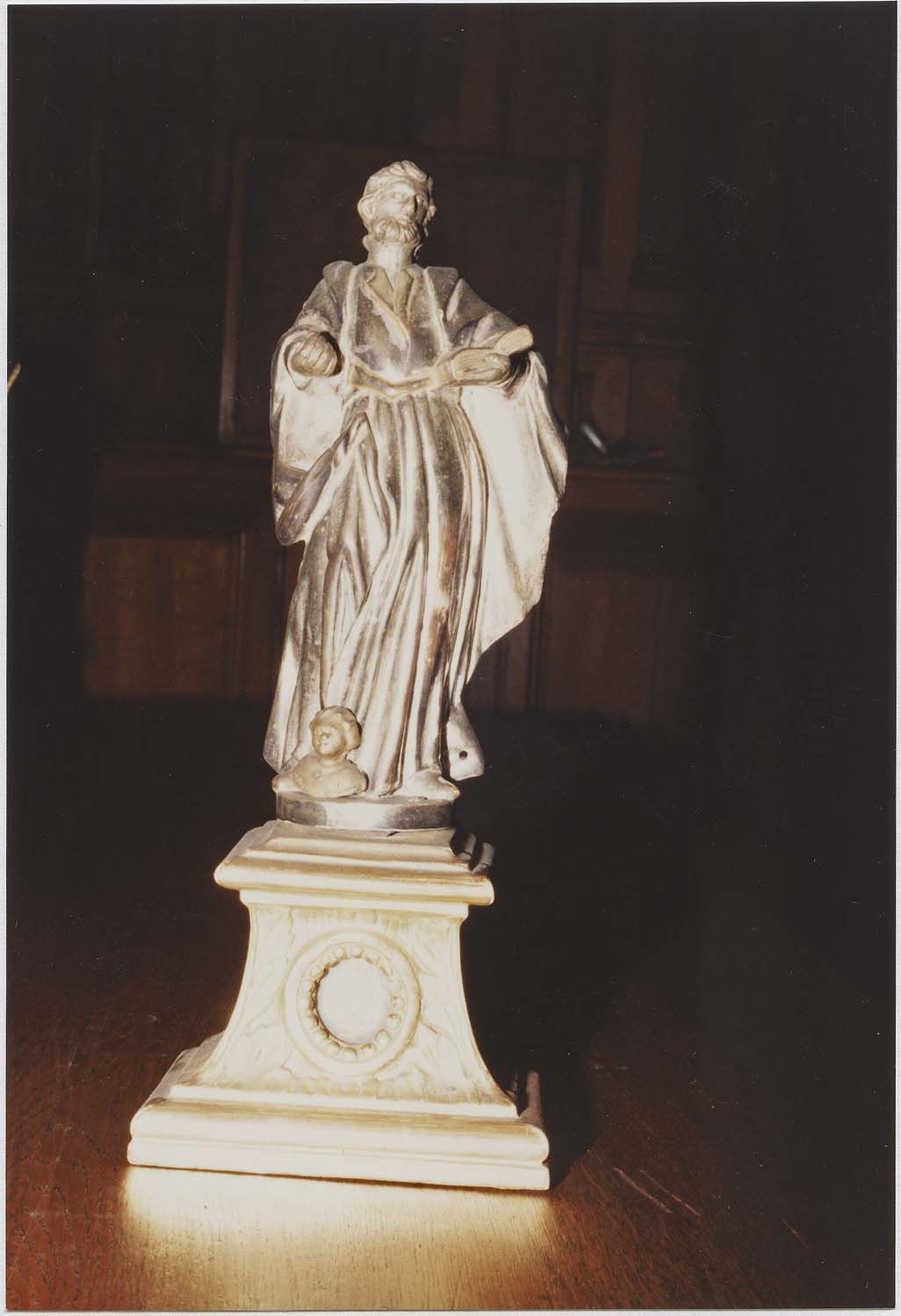 statue-reliquaire (statuette) : Saint Matthieu, vue générale