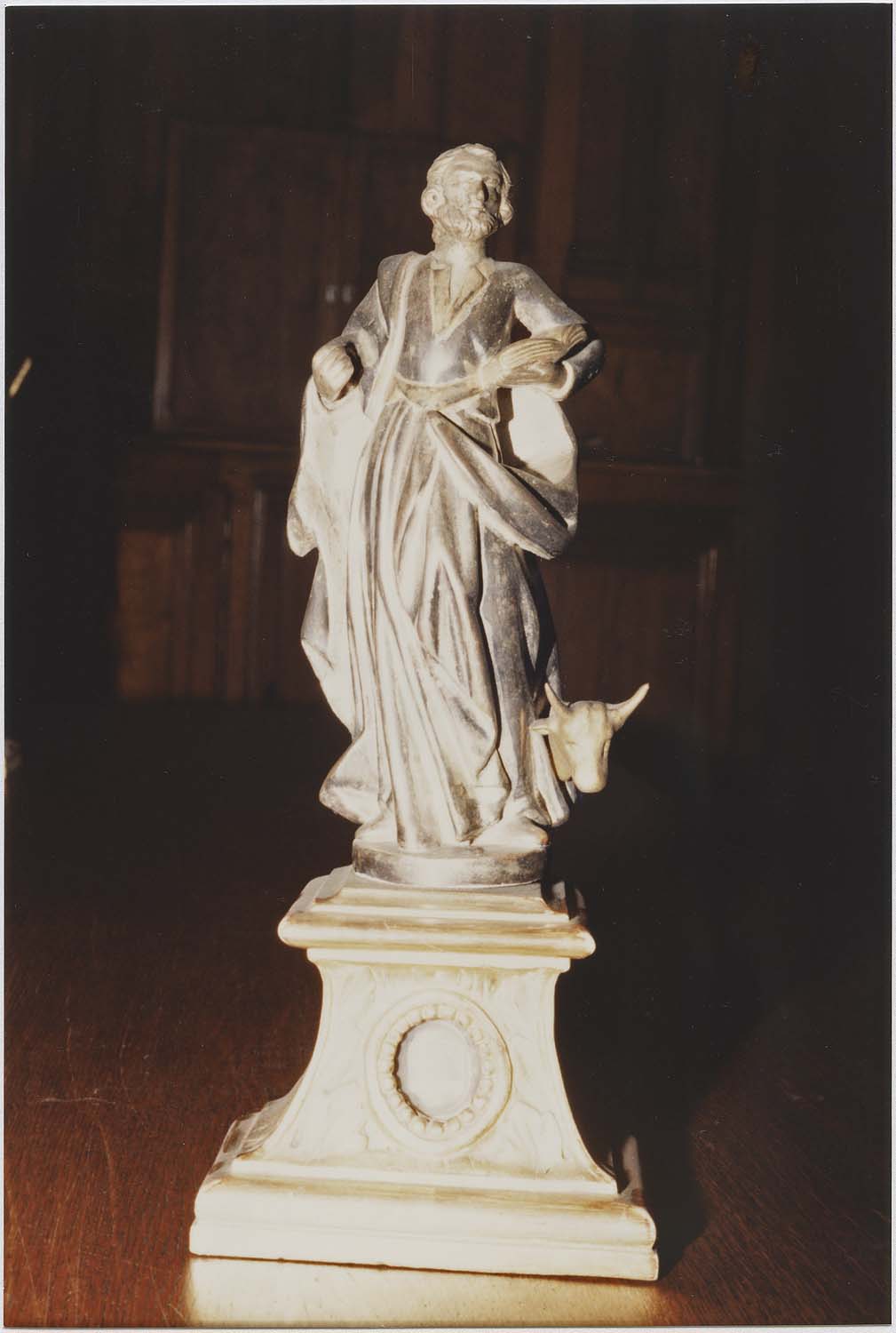 statue-reliquaire (statuette) : Saint Luc, vue générale