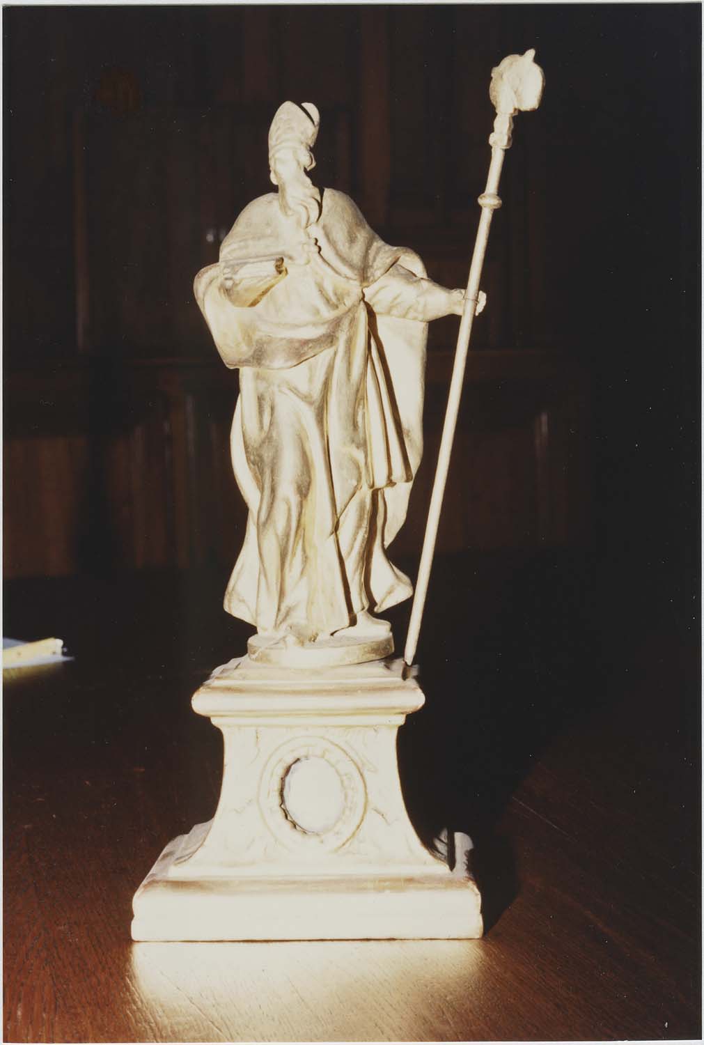 statue-reliquaire (statuette) : Saint Augustin, vue générale