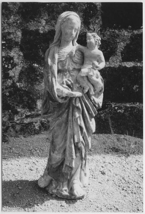 statue : Vierge à l'Enfant