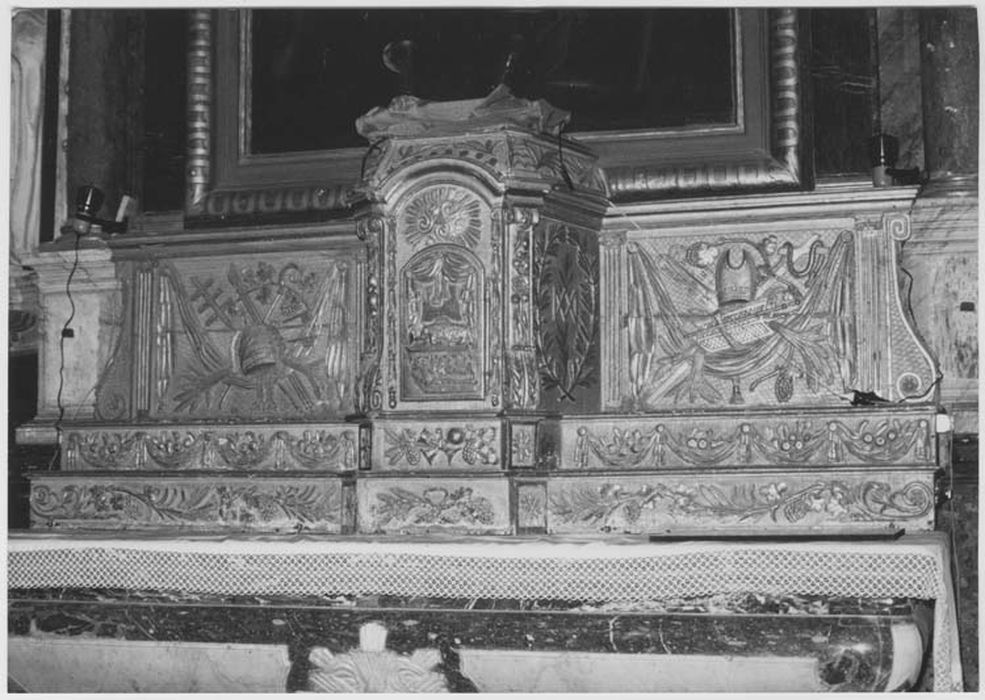 autel, retable, tabernacle, 5 statues : Saint Pierre, Saint Martin, Saint Roch, Saint Sauveur, Sainte Catherine, tableau : l'Annonciation (maître-autel) - © Ministère de la Culture (France), Médiathèque du patrimoine et de la photographie, diffusion GrandPalaisRmn Photo