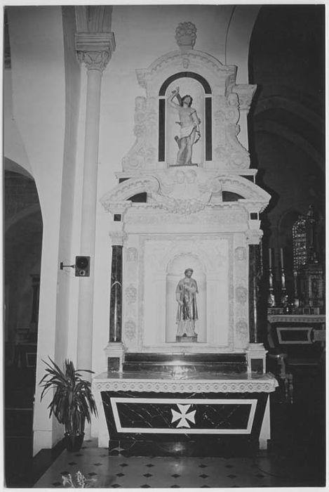 Autel de Saint-Sébastien avec son retable et deux statues : Saint Sébastien et Saint Gervais