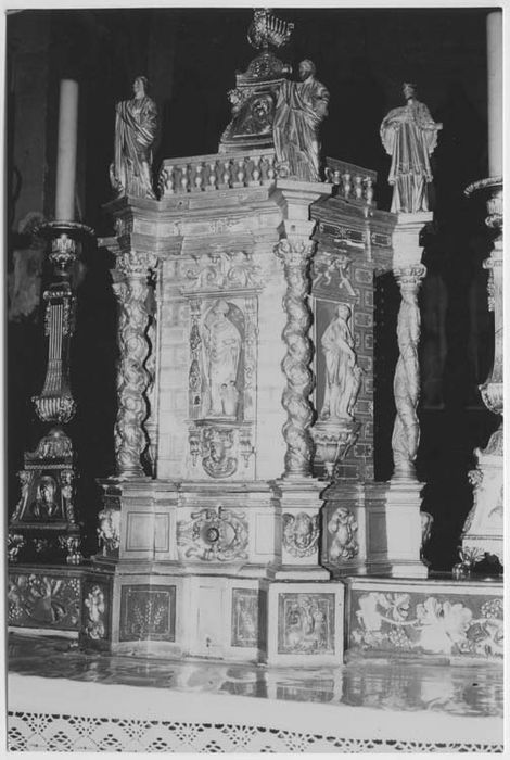 autel (maître-autel) avec degré d'autel, tabernacle et gradin d'autel, détail