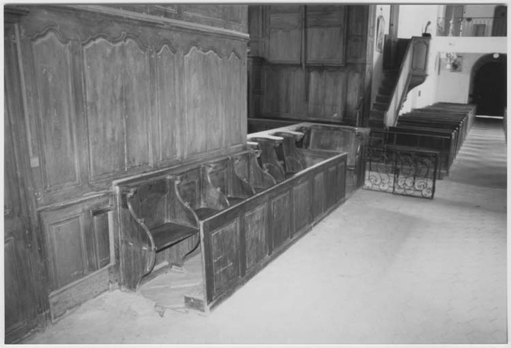 lambris de revêtement, placard à bannières, stalles, bancs de famille (banc seigneuriaux), bancs de la nef - © Ministère de la Culture (France), Médiathèque du patrimoine et de la photographie, diffusion GrandPalaisRmn Photo