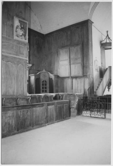 lambris de revêtement, placard à bannières, stalles, bancs de famille (banc seigneuriaux), bancs de la nef - © Ministère de la Culture (France), Médiathèque du patrimoine et de la photographie, diffusion GrandPalaisRmn Photo